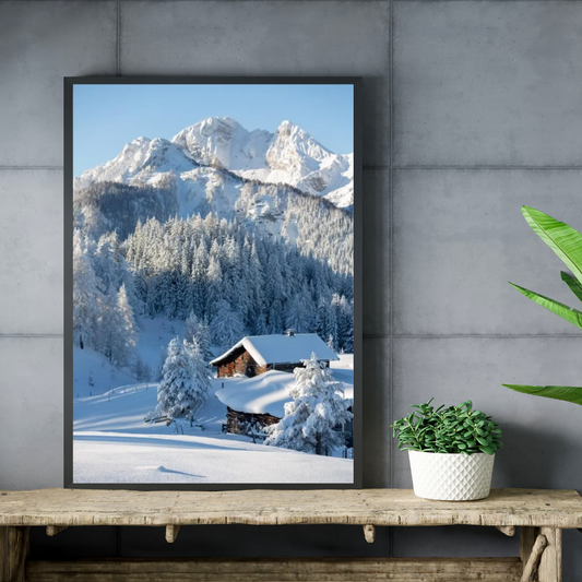 Affiche Imprimée Paysage - Montagne enneigée Premium, Poster Hiver, Art Mural Nature, Illustration Chalet/Sapins/Neige, Décoration Intérieur / Landscape Printed Poster - Premium Snowy Mountain, Winter Poster, Nature Wall Art, Illustration