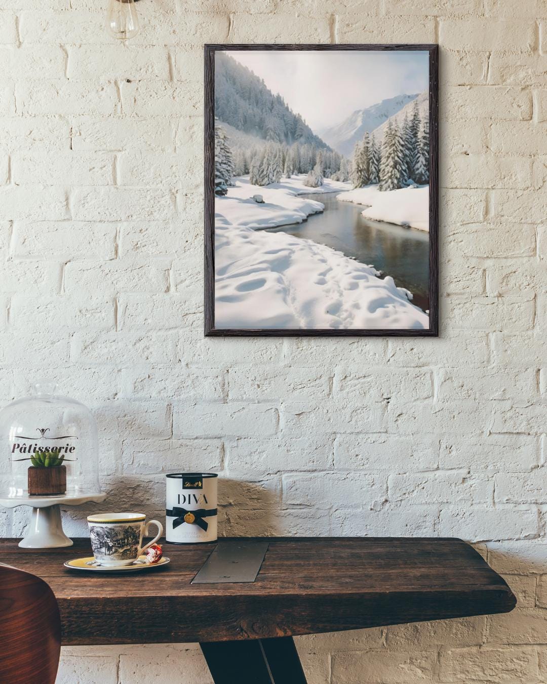 Affiche Numérique MONTAGNE ENNEIGÉE, Art Mural, Poster Hiver, Impression Paysage, Décor Neige, Ruisseau, Déco Hiver, Format A2: 42 x 59,4 cm